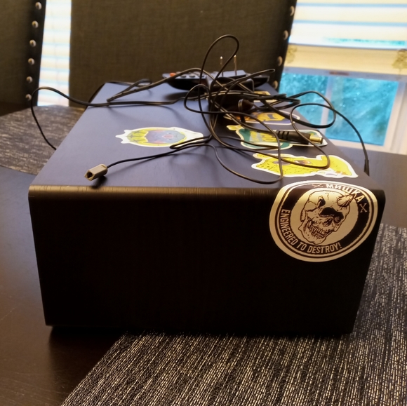 Crosley blueTooth sound system. and FM - Picture 3 of 5